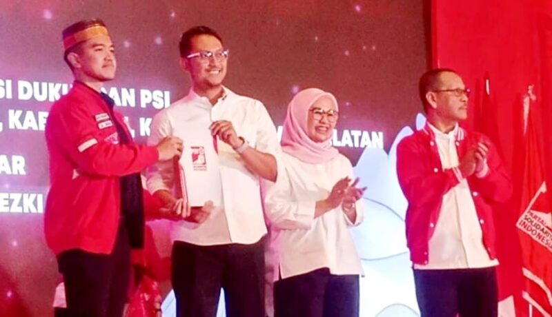 Ketum PSI Kaesang Pangarep serahkan rekomendasi dukungan  pasangan cagub Sulsel