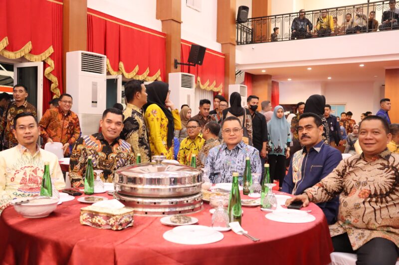 Penjabat Gubernur Sulsel, Zudan Arif Fakrullaoh bersama istri Ninuk Triyanti menggelar Lepas Pamit di Aula Tudang Sipulung Rujab Gubernur Sulsel, Senin (6/1/2025)