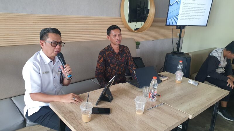 Kepala Ombudsman Perwakilan Provinsi Sulsel, Ismu Iskadar memberikan penjelasan kepada media dan organisasi wartawan di Makassar terkait dengan capaian kinerja pengawasan pelayanan publik di Sulsel dan proyeksi program tahun 2025.