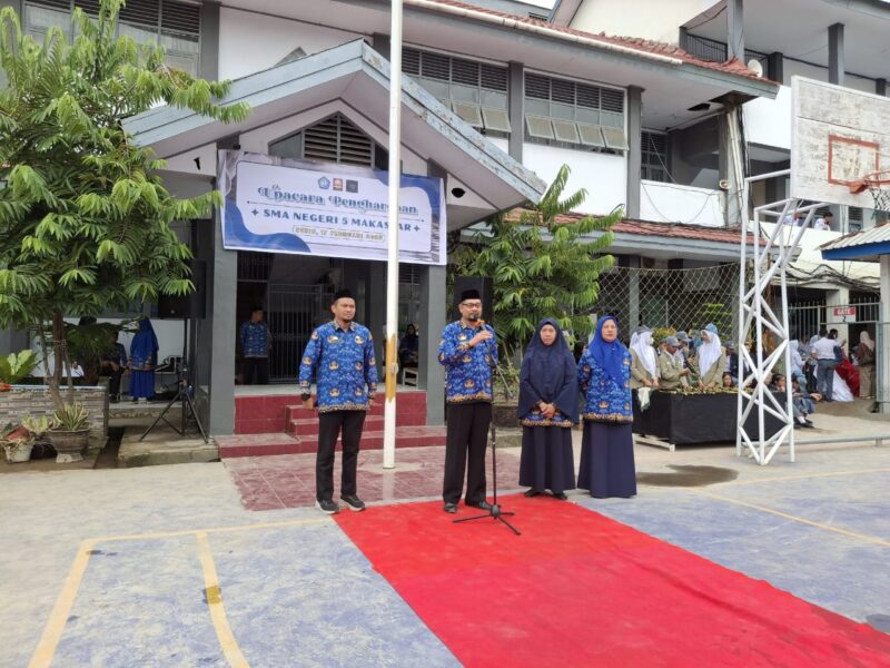SMA Negeri 5 Makassar menggelar Upacara Terakhir (Last Ceremony) Kelas XII Angkatan 2025 di Lapangan Upacara SMA Negeri 5 Makassar Jl. Taman Makam Pahlawan, Senin 17 Februari 2025