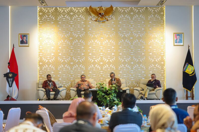 Seminar Nasional BPDSI bertajuk “Implementasi Elektronifikasi Transaksi Melalui Aplikasi Sistem Pembayaran dalam Mendukung Progam Pemerintah Daerah: Kerja Sama BPD Melalui SIPD-RI dan Siskeudes-Link” di Aula Kantor Gubernur Papua, Jayapura, Papua, Kamis, 24 April 2025