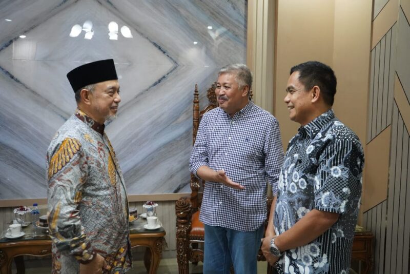 Bupati Pinrang, H.A. Irwan Hamid, didampingi Wabup Sudirman Bungi menerima langsung kunjungan Wakil Ketua Dewan Perwakilan Daerah (DPD) Republik Indonesia, Tamsil Linrung, di Rumah Jabatan Bupati Pinrang