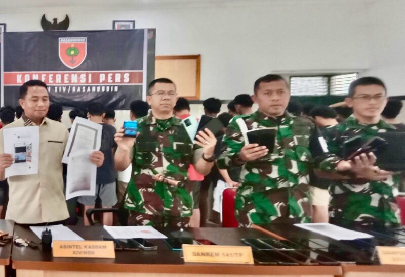 Kodam XIV/Hasanuddin Konfrensi Pers, Di Aula Pengungkapan 40 Orang Pelaku Sindikat Penipuan Melalui Digital Mengatasnamakan Pejabat Kodam XIV/Hasanuddin