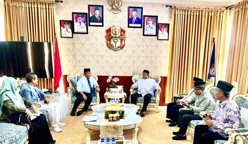 Pemerintah Kabupaten Wajo dan Majelis Ulama Indonesia (MUI) mempererat sinergi untuk meningkatkan kualitas kehidupan beragama di daerah. Langkah ini diwujudkan dalam audiensi Bupati Wajo, H.Andi Rosman dengan pengurus MUI Wajo, Selasa (20 Mei 2025)