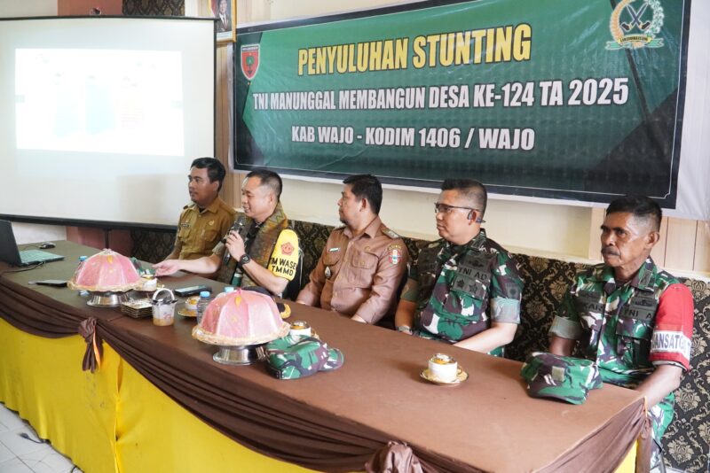 Mereka datang dengan seragam,
tapi yang disampaikan bukan perintah—melainkan kasih.
Penyuluhan stunting oleh TMMD 124 di Desa Temmabarang
menjadi bukti bahwa membangun bangsa dimulai dari perut ibu dan mimpi anak