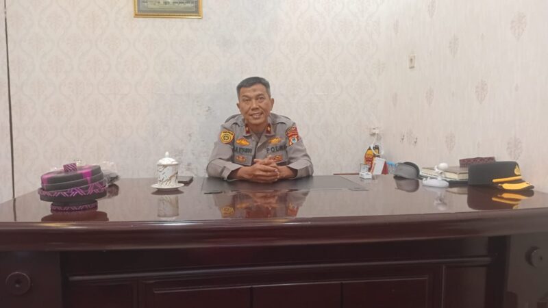 Wakapolres Wajo, Kompol Andi Samsulipu saat dikonfirmasi di ruang kerjanya terkait HUT Bhayangkara ke 79 Tahun 2025