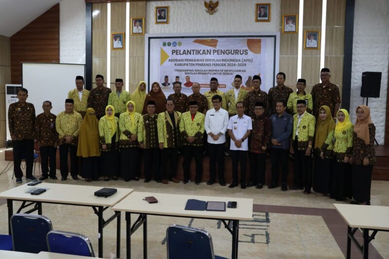 Sekretaris Daerah Kabupaten Pinrang, A. Calo Kerrang, berkesempatan menghadiri sekaligus menyaksikan pelantikan Pengurus Asosiasi Pengawas Sekolah Indonesia (APSI) Cabang Kabupaten Pinrang di Aula Dinas Pendidikan dan Kebudayaan Kabupaten Pinrang,