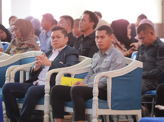 Ketua KONI Kabupaten Wajo, H.Hermansyah bersama Ketua KONI Sulsel, Yasir Mahmud pada Moment Pelantikan Pengurus KONI Kabupaten Wajo