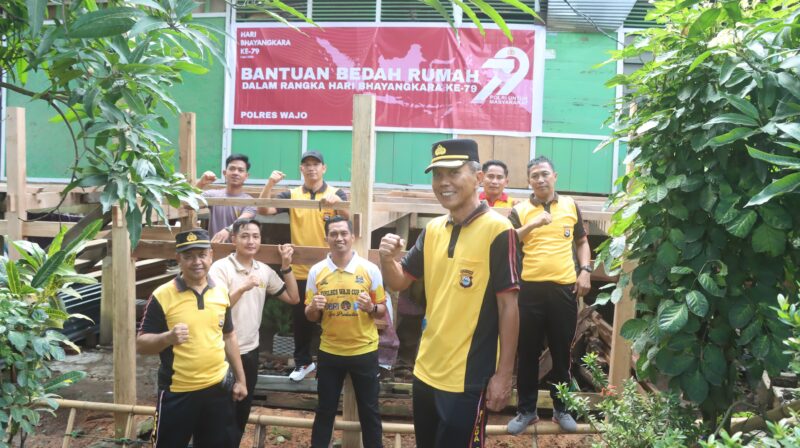 Waka Polres Wajo, Kompol Andi Syamsulipu meninjau lokasi Bedah Rumah di Desa Lempa Kecamatan Pammana