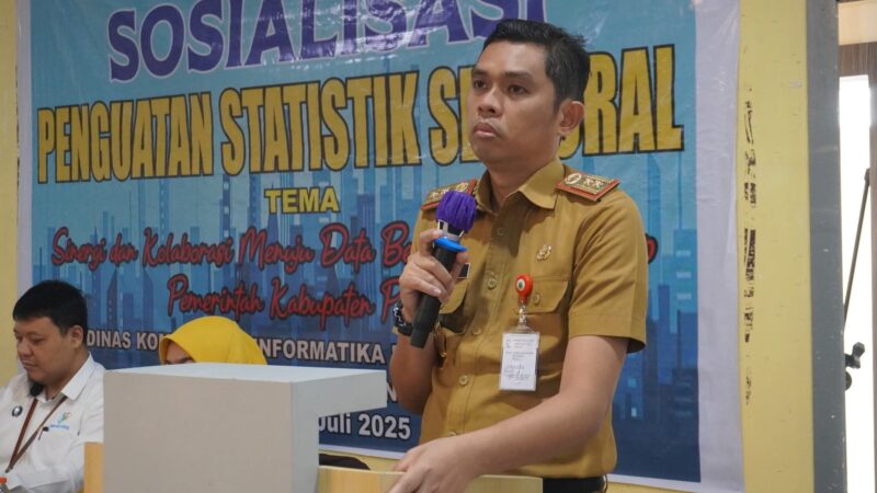 Kepala Dinas Komunikasi, Informatika dan Persandian (Kominfosandi) Kabupaten Pinrang, A. Haswidy Rustam, SSTP, M.Si secara resmi membuka kegiatan Sosialisasi Penguatan Peran Statistik Sektoral