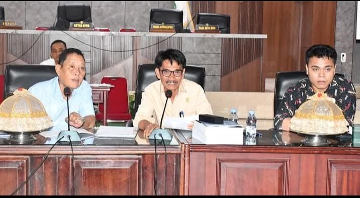 Ketua DPRD Pinrang H. Nasrun Paturusi didampingi wakil ketua DPRD Ir. Samsuri memimpin pembahasan Ranperda PJP APBD tahun 2024