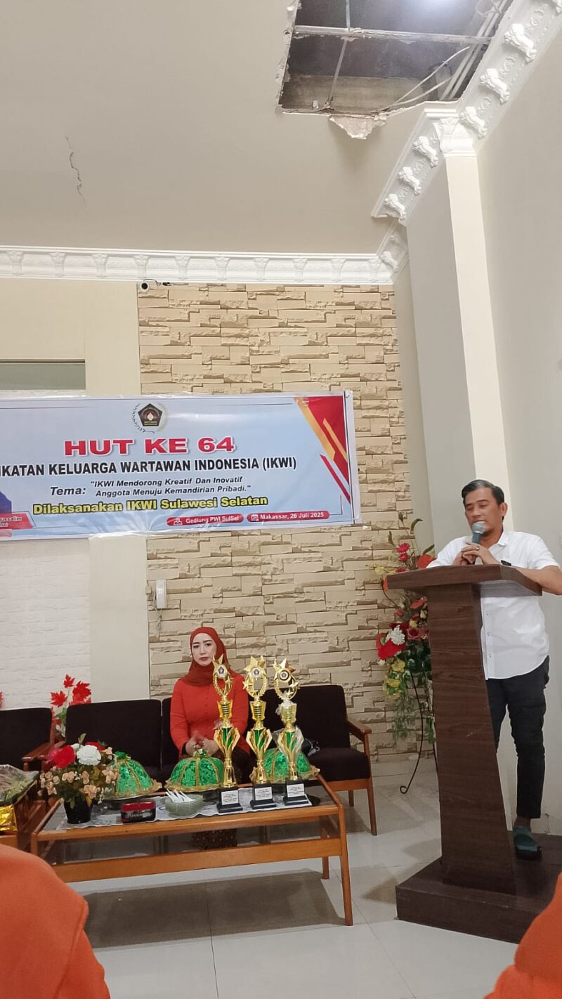 Ketua PWI Sulsel, HM. Agus Salim Alwi Hamu dalam sambutannya pada HUT IKWI Sulsel meminta agar anggota IKWI senantiasa  menjaga kebersamaan dan kekompakan dan selalu bersibergi dengan pengurus PWI Sulsel