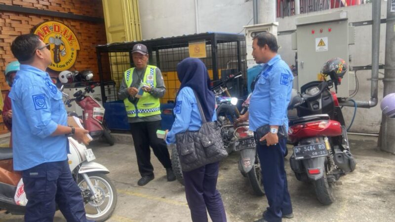 Dinas Perhubungan dan Pertanahan (Dishubtan) Kabupaten Pinrang  menurunkan Tim Juru Parkir ke seluruh titik parkir di wilayah Kota Pinrang, sebagai upaya pengawasan dan penegakan, Dan penerapan Standar Operasional Prosedur (SOP)