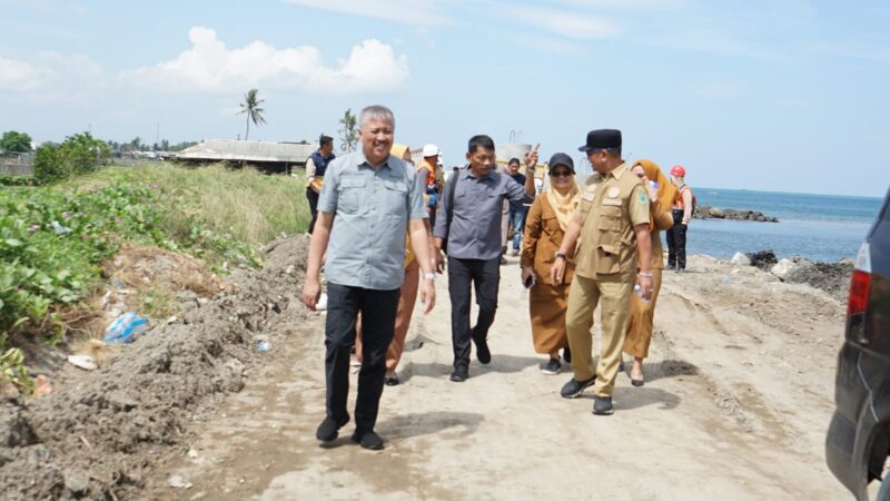Bupati Pinrang meninjau Proyek dan memastikan mobilitas masyarakat tetap lancar dan aman, serta menjadi akses penting penggerak ekonomi di wilayah pesisir