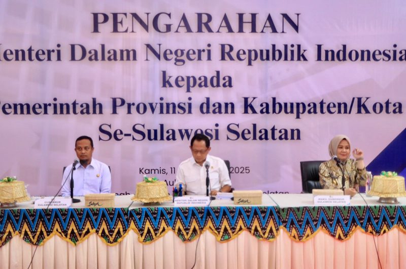 Mendagri Tito Karnavian didampingi Gubernur dan Wagup memberikan pengarahan kepada Pemprov dan kabupaten /kota Se Sulawesi Selatan