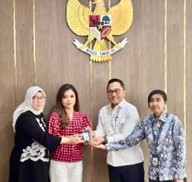 Pengembalian ID liputan wartawan CNN Diana Valencia. (Foto: Ist)