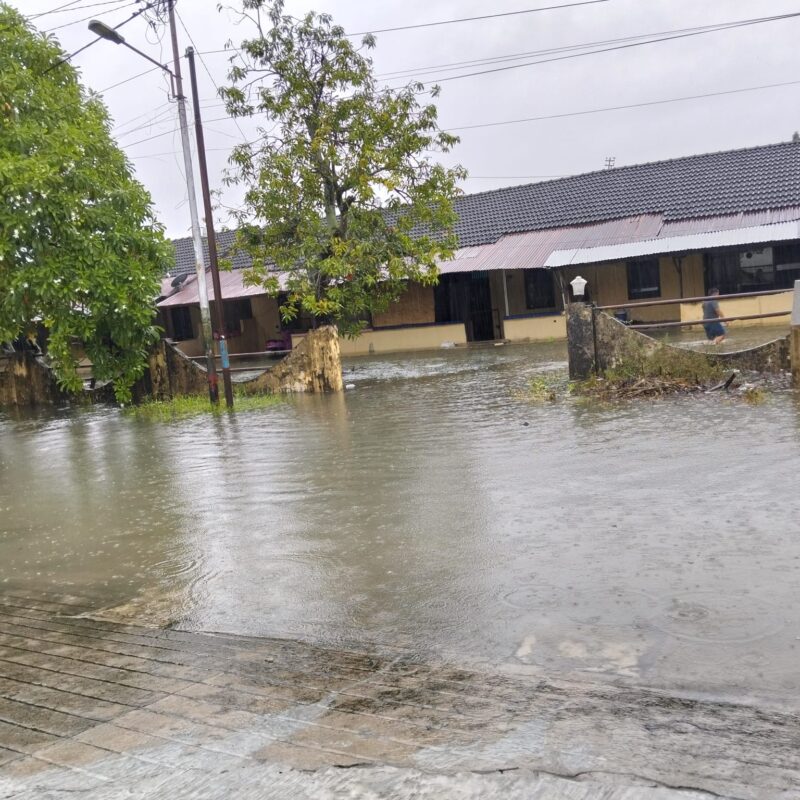 Asrama Polisi Pinrang yang menjadi kawasan langganan banjir setiap hujan deras