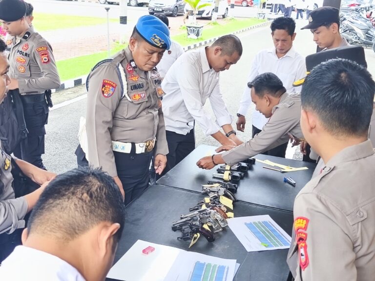 Polres Pinrang melaksanakan kegiatan penertiban sekaligus pengecekan Senjata Api (Senpi) dinas milik personel secara serentak.