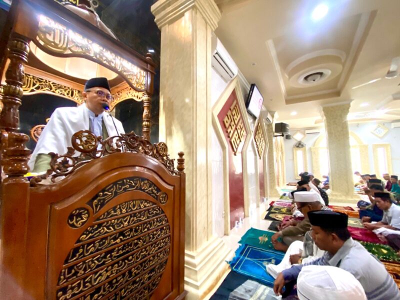 Khutbah Jumat AG. Dr. Kiyai Muda H. Abdul Malik Tibe, S.H.I., MA., di Masjid Jami’atul Khaeriyah Siwa 20 Maret 2025.