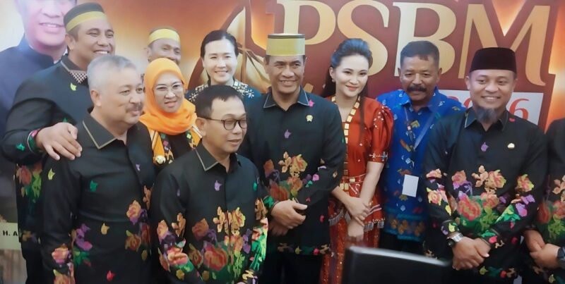 Bupati Pinrang  Irwan Hamid Bersama Mentan Andi Amran Sulaiman dan sejumlah Gubernur, Bupati dan walikota menghadiri pertemuan Saudagar Bugis Makassar ke XXVI di hotel Claro Makassar.