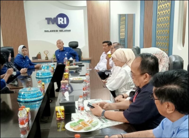 Kepala LPP TVRI Sulsel, Andi Fahrudin ketika menerima Ketua Plt. PWI Sulsel, H. Zulkifli Gani Ottoh beserta panitia pelaksana Konferensi Provinsi PWI Sulsel.