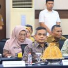 Wakil Bupati Pinrang Sudirman Bungi, didampingi Kepala Dinas  Penanaman Modal dan Pelayanan Terrpadu Satu Pintu Pinrang Andi Mirani, mengikuti high level meeting DTM program kerja forum percepatan investasi perdagangan dan pariwisata Sulsel.