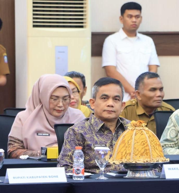Wakil Bupati Pinrang Sudirman Bungi, didampingi Kepala Dinas  Penanaman Modal dan Pelayanan Terrpadu Satu Pintu Pinrang Andi Mirani, mengikuti high level meeting DTM program kerja forum percepatan investasi perdagangan dan pariwisata Sulsel.