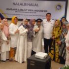 Pembina LLI Provinsi Sulsel, Dr. H.Abdul Hayat Gani (tengah) didaulat foto bersama oleh para Lansia anggota LLI Sulsel.