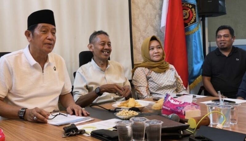 Plt. Ketua PWI Sulsel, H.Zulkifli Gani Ottoh ketika memimpin rapat koordinasi OC dan SC Konferensi Provinsi Persatuan Wartawan Indonesia (PWI) Sulsel.