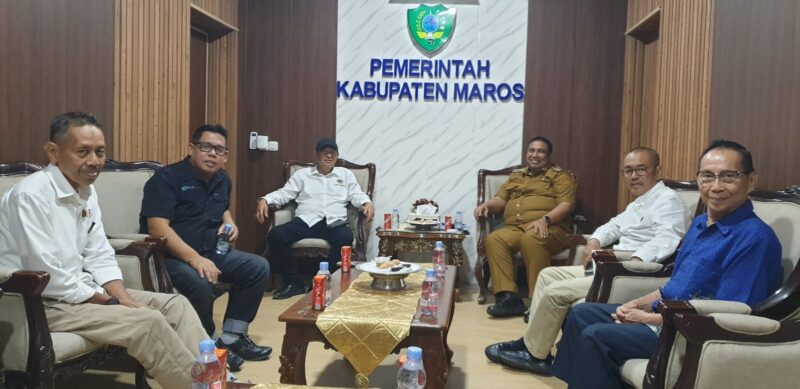 Pada saat audiensi dengan Bupati Maros, Andi Syafril Chaidir Syam  meminta kepada Ketua Panitia UKW PWI Sulsel, H.Rukman Nawawi untuk mendaftarkan sebanyak 6 orang wartawan di Maros untuk mengikuti UKW PWI Sulsel.