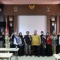 Kebersamaan itu kini tinggal kenangan, namun hangatnya akan selalu hidup dalam ingatan.
Almarhum Sabri Wahab bukan hanya seorang pimpinan, tetapi juga sosok yang dekat, ramah, dan penuh perhatian kepada staf serta rekan kerja.