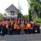 Bupati Wajo, H. Andi Rosman berpose bersama Petugas Sensus Ekonomi 2026 usai Apel Siaga.