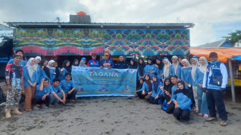 Prof.Syamsuddin pose bersama peserta Pemantapan Tagana FDK-UIN Alauddin Makassar (foto/Syakhruddin).