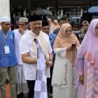 Ribuan masyarakat mengikuti Pawai Ta'aruf dalam rangka memperingati Tahun Baru Hijriah 1448 H yang secara resmi dilepas oleh Bupati Pinrang H.A. Irwan Hamid, S.Sos didampingi Ketua TP PKK Kabupaten Pinrang Sri Widiati A. Irwan.