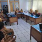 Kadis Kominfo bersama Kepala Bidang Statistik Hj. Andi Rahma saat membuka pendampingan pengimputan data SIPD dan E Walidata yang digelar Pemerintah Kabupaten Wajo.