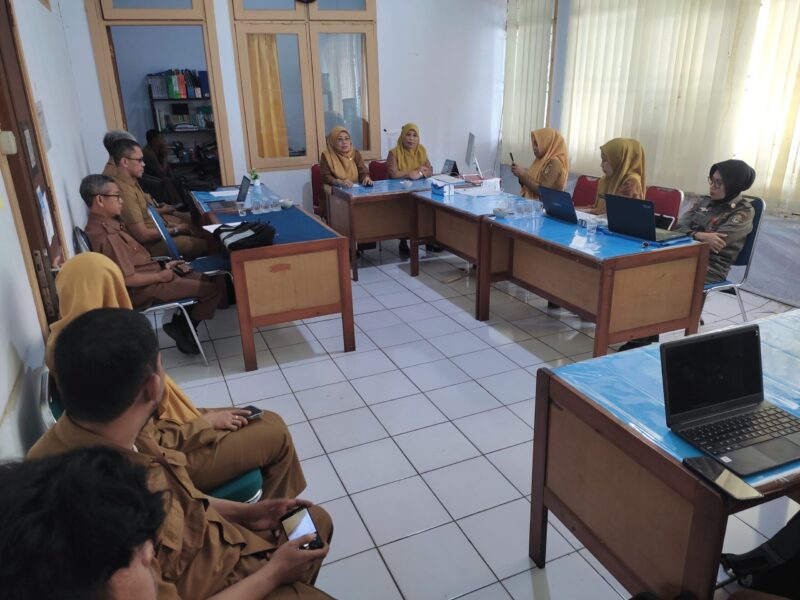 Kadis Kominfo bersama Kepala Bidang Statistik Hj. Andi Rahma saat membuka pendampingan pengimputan data SIPD dan E Walidata yang digelar Pemerintah Kabupaten Wajo.