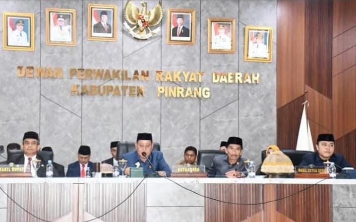 Rapat Bamus dipimpin Ketua DPRD Pinrang, H. Nasrun Paturusi didampingi wakil bupati Pinrang Sudirman Bungi, Wakil Ketua I DPRD Pinrang, Ir. Syamsuri dan Wakil Ketua II, Sakkairfandi.