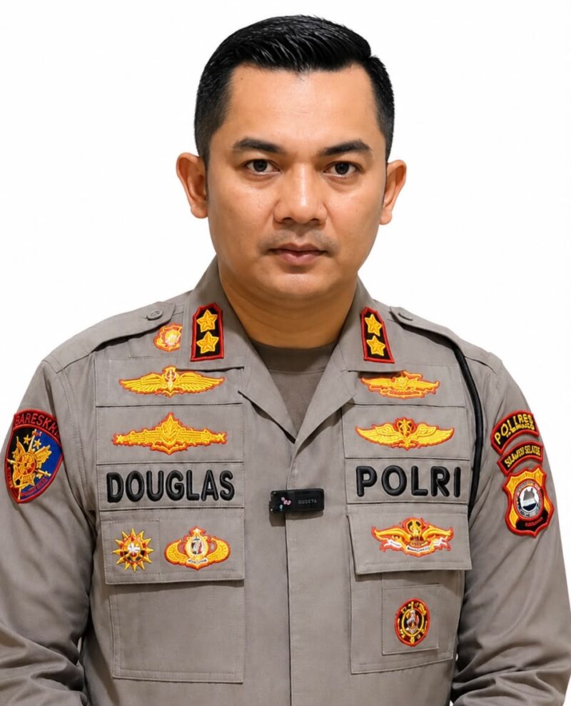 Kapolres Wajo AKBP Douglas Mahendrajaya, S.H., S.I.K., M.I.K., M.Tr.Opsla Himbau masyarakat tanah wajo cegah terjadinya kebakaran KARHUTLA.