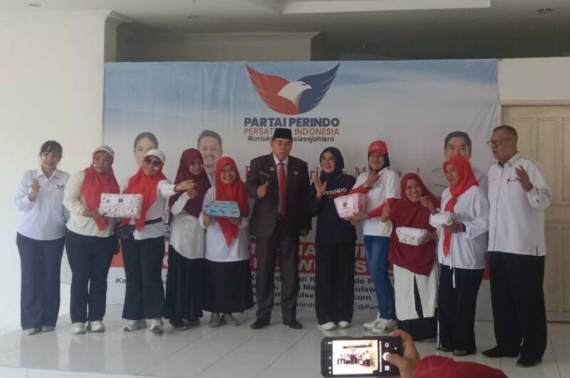 Ketua DPW Partai Perindo Sulsel, DR. H.Abdul Hayat Gani memimpin upacara kemerdekaan RI di Halaman Kantor DPW Partai Perindo Sulsel, Jalan Perintis Kemerdekaan, No. 14 Makassar.