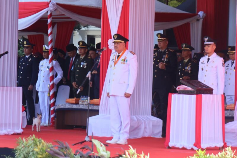 Bupati Pinrang H.A. Irwan Hamid, S.Sos bertindak selaku Inspektur Upacara dalam peringatan Hari Ulang Tahun (HUT) Kemerdekaan Republik Indonesia ke-81 tahun 2026.