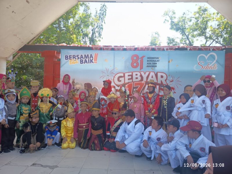 Peserta Karnaval UPTD SD Negeri 240 Pinrang turut berpartisipasi dalam rangka memeriahkan HUT RI Ke 81.