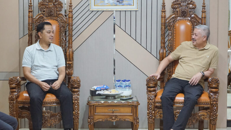 Bupati Pinrang H.A. Irwan Hamid, S.Sos., didampingi Wakil Bupati Pinrang Sudirman Bungi, S.IP., M.Si., menerima Kepala BBWS Pompengan Jeneberang Dr. Heriantono Waluyadi, S.T., M.T., di Rumah Jabatan Bupati.