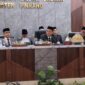 Rapat paripurna DPRD Kabupaten Pinrang, dipimpin langsung Ketua DPRD Kabupaten Pinrang H. Nasrun Paturusi, di dampingi Wabup dan Wakil Ketua DPRD Pinrang.