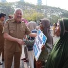 Bupati Pinrang Menyerahkan Secara Simbolis Bantuan Program Pemberdayaan Sosial Ekonomi (PPSE)