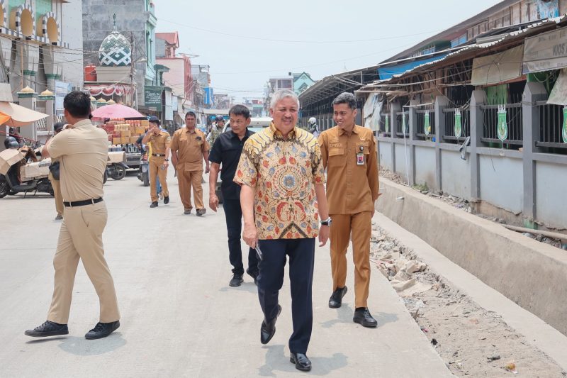 Bupati Pinrang H.A. Irwan Hamid, S.Sos di dampingi sejumlah OPD meninjau Lapangan Lasinrang dan Pasar Sentral Pinrang.