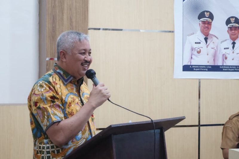 Bupati Pinrang H. A. Irwan Hamid, S.Sos membuka secara resmi kegiatan reakreditasi Rumah Sakit Lasinrang Pinrang.