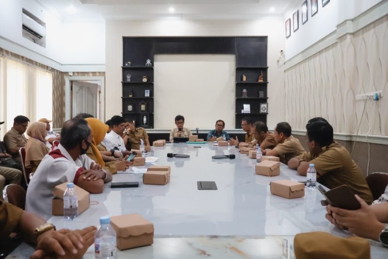 Sekretaris Daerah Kabupaten Pinrang, A. Calo Kerrang,  memimpin rapat persiapan menghadap pekan olahraga Provinsi Sulawesi Selatan.