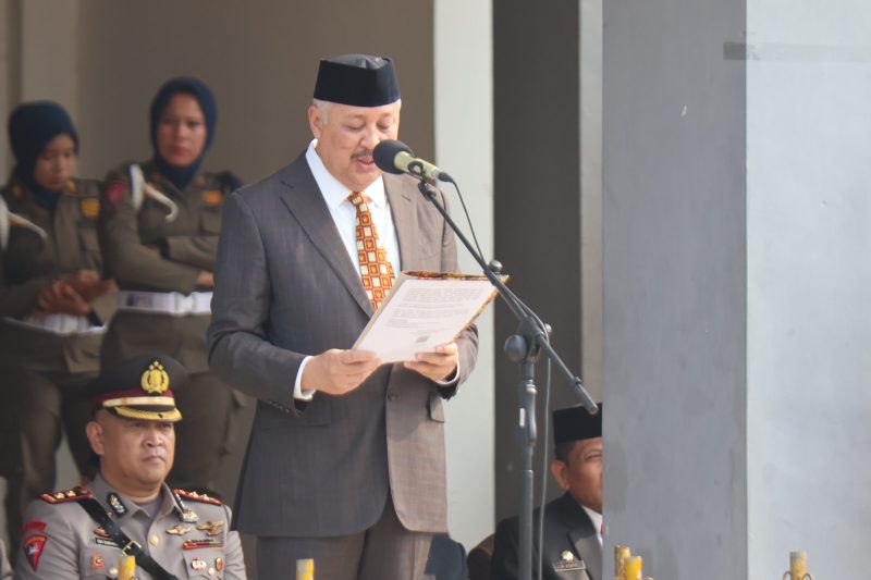 Bupati Pinrang, H.A. Irwan Hamid membacakan sambutan seragam Menteri Pemuda dan Olahraga Republik Indonesia.