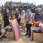 Dinas Sosial dan Badan Penanggulangan Bencana Daerah Salurkan Bantuan kepada Korban Kebakaran